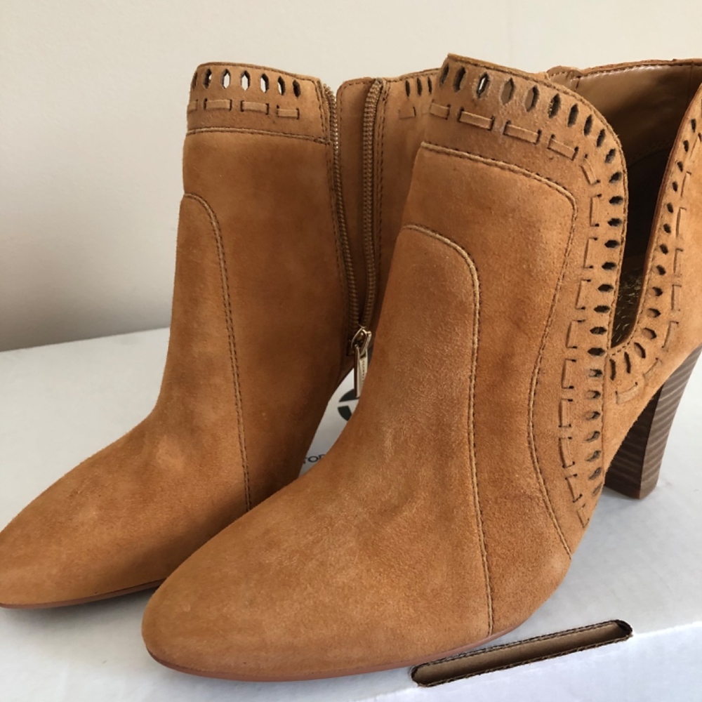 Boots - Picture 5 of 6